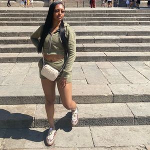 Meet your Posher, Catherine